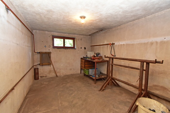 Suterén - garáž, kotelna, technické zázemí, prádelna atd. - Prodej domu 230 m², Městec Králové