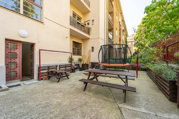 Dvůr pouze pro "domácí" - Pronájem bytu 3+1 v osobním vlastnictví 82 m², Praha 10 - Vršovice