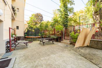 Dvůr pouze pro "domácí" - Pronájem bytu 3+1 v osobním vlastnictví 82 m², Praha 10 - Vršovice