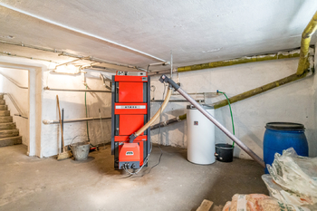 Kotel ve sklepě - Prodej domu 151 m², Lužná
