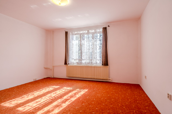 Pokoj v 1. patře - Prodej domu 151 m², Lužná