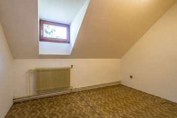 Pokoj v 1. patře - Prodej domu 151 m², Lužná