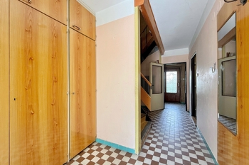 chodba - Prodej domu 152 m², Hradec Králové