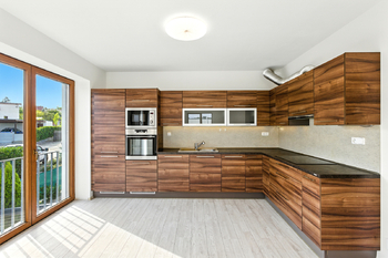 kuchyňská linka - Prodej bytu 3+kk v osobním vlastnictví 78 m², Mníšek pod Brdy
