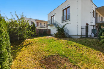 zahrada - Prodej bytu 3+kk v osobním vlastnictví 78 m², Mníšek pod Brdy