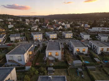 noční pohled - Prodej bytu 3+kk v osobním vlastnictví 78 m², Mníšek pod Brdy
