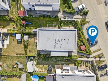 vyznačení parkovacího stání - Prodej bytu 3+kk v osobním vlastnictví 78 m², Mníšek pod Brdy