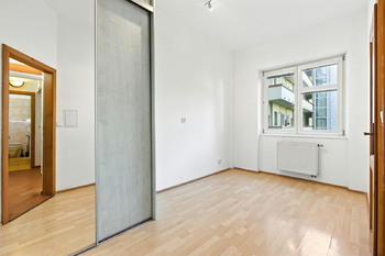ložnice - Pronájem bytu 2+kk v osobním vlastnictví 44 m², Praha 3 - Žižkov