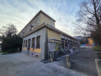 Pronájem obchodních prostor 420 m², Praha 4 - Michle