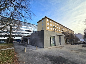 Pronájem obchodních prostor 420 m², Praha 4 - Michle