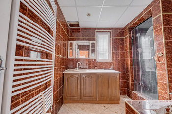 Prodej domu 330 m², Cheznovice