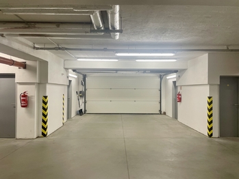Pronájem garážového stání 16 m², Brno