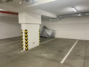 Pronájem garážového stání 16 m², Brno