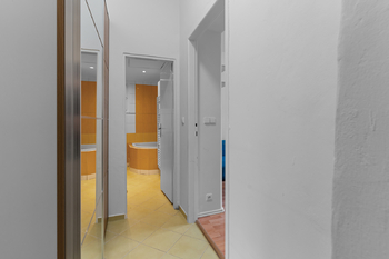 Prodej bytu 1+1 v osobním vlastnictví 32 m², Praha 6 - Vokovice