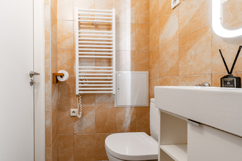 Koupelna - Prodej domu 60 m², Praha 8 - Karlín