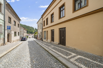 Prodej nájemního domu 84 m², Úpice