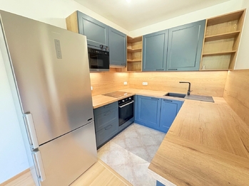 Kuchyňský kout - Pronájem bytu 2+kk v osobním vlastnictví 60 m², Praha 6 - Suchdol