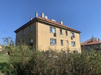 pohled ze zahrady - Prodej bytu 3+kk v osobním vlastnictví 120 m², Mšecké Žehrovice 