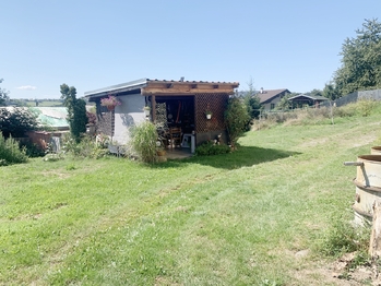 zahrada se společnou  pergolou - Prodej bytu 3+kk v osobním vlastnictví 120 m², Mšecké Žehrovice