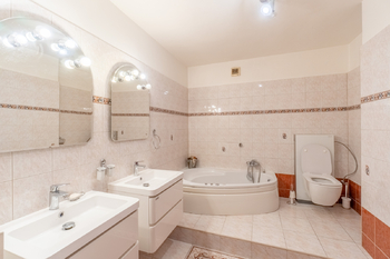 Pronájem domu 226 m², Praha 10 - Štěrboholy