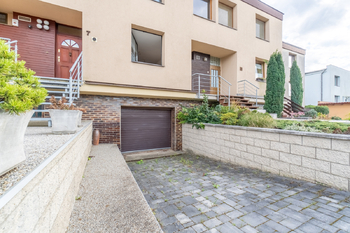 Pronájem domu 226 m², Praha 10 - Štěrboholy