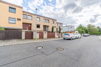 Pronájem domu 226 m², Praha 10 - Štěrboholy