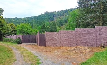 U plotu zaparkujeme i dvě auta. - Prodej pozemku 1516 m², Rakovník