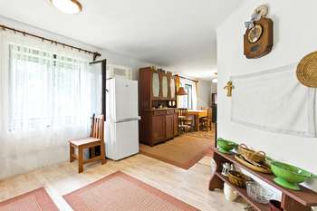 Pohled z kuchyně - Prodej chaty / chalupy 108 m², Strašice