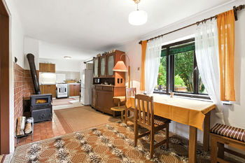 Místnost s kuchyní - Prodej chaty / chalupy 108 m², Strašice