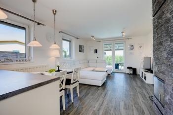 Kuchyně s jídelnou a obývacím pokojem - Prodej domu 117 m², Hvozdec
