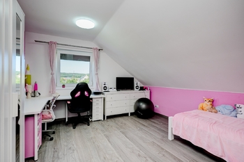 Dětský pokoj - Prodej domu 117 m², Hvozdec