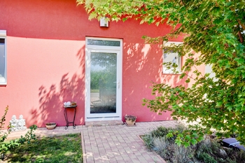 Vstupní dveře - Prodej domu 117 m², Hvozdec