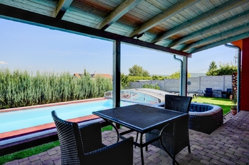 Prostranství za domem - Prodej domu 117 m², Hvozdec