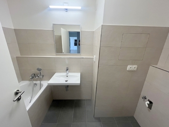 Koupelna s vanou - Pronájem bytu 3+kk v osobním vlastnictví 83 m², Brandýs nad Labem-Stará Boleslav