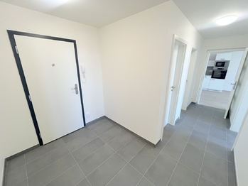 Vstupní hala s předsíní a chodbou - Pronájem bytu 3+kk v osobním vlastnictví 83 m², Brandýs nad Labem-Stará Boleslav