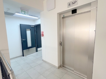 Chodba v domě - Pronájem bytu 3+kk v osobním vlastnictví 83 m², Brandýs nad Labem-Stará Boleslav