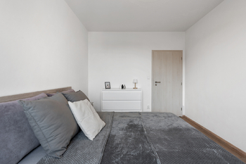 Pokoj - Prodej bytu 3+kk v osobním vlastnictví 82 m², Praha 5 - Sobín