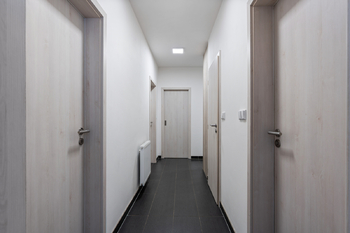 Chodba - Prodej bytu 3+kk v osobním vlastnictví 82 m², Praha 5 - Sobín