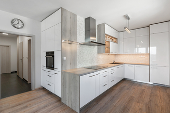 Kuchyňský kout - Prodej bytu 3+kk v osobním vlastnictví 82 m², Praha 5 - Sobín 