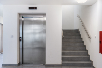 Výtah - Prodej bytu 3+kk v osobním vlastnictví 82 m², Praha 5 - Sobín