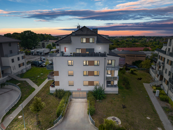 Dům - Prodej bytu 3+kk v osobním vlastnictví 82 m², Praha 5 - Sobín