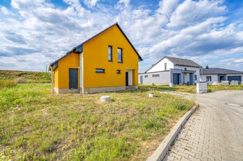 Prodej domu 153 m², Lužany