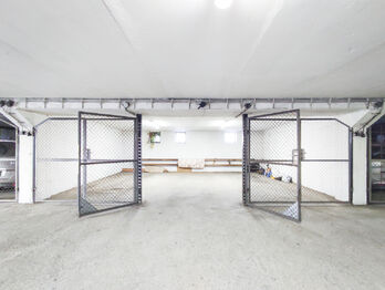 Pronájem garážového stání 14 m², Praha 6 - Dejvice