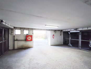 Pronájem garážového stání 14 m², Praha 6 - Dejvice