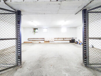 Pronájem garážového stání 14 m², Praha 6 - Dejvice