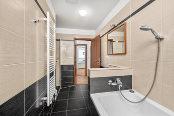 koupelna - Prodej bytu 3+kk v osobním vlastnictví 82 m², České Budějovice