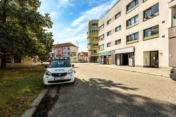 okolí - Prodej bytu 3+kk v osobním vlastnictví 82 m², České Budějovice