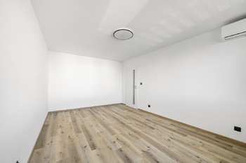 Pokoj 1 - patro - Prodej domu 132 m², Hradec Králové