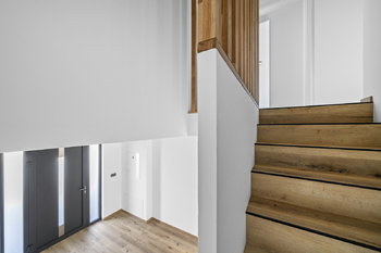 Schodiště - Prodej domu 132 m², Hradec Králové