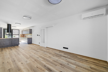 Obývací pokoj - Prodej domu 132 m², Hradec Králové